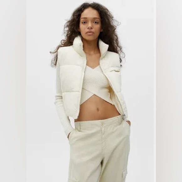 NWT Women’s Cream Puffer Vest Size: M - Picture 1 of 7